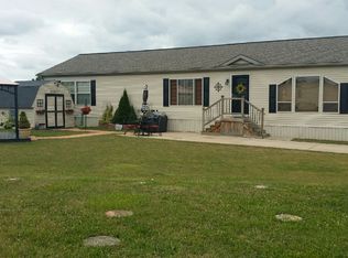 25371 Phoenix Ct, Flat Rock, MI 48134