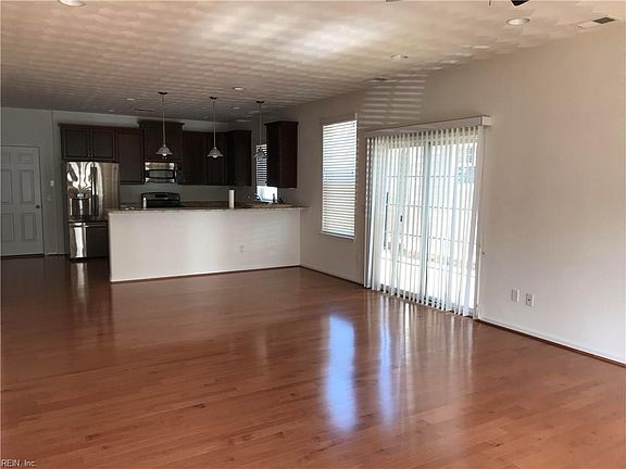 3rd image of 131 Sharpe Dr