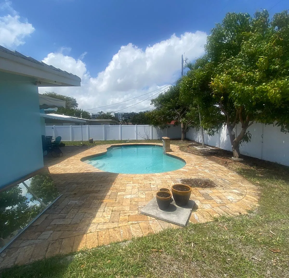 3 bed, 1564 sqft, $3,800 — Photo 2