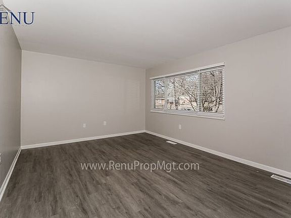 4th image of 2660 N Waterford Dr