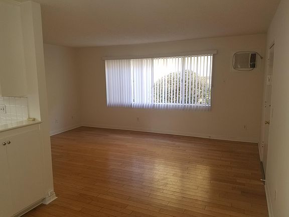 5th image of 1438 N Fuller Ave APT 4