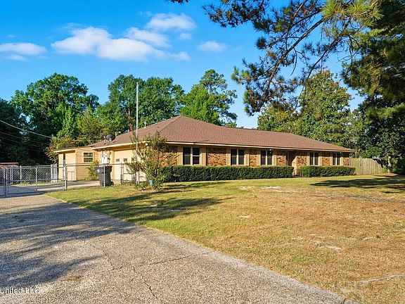 3rd image of 101 Greenwood Dr
