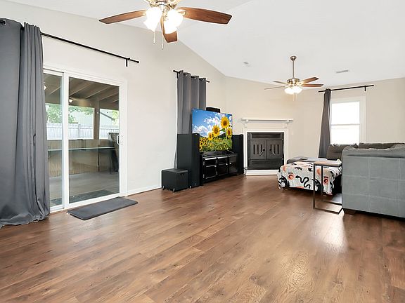 3rd image of 36 Sanlun Lakes Dr