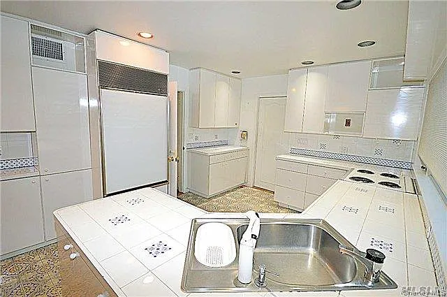 17 Hilltop Dr W — Photo 4