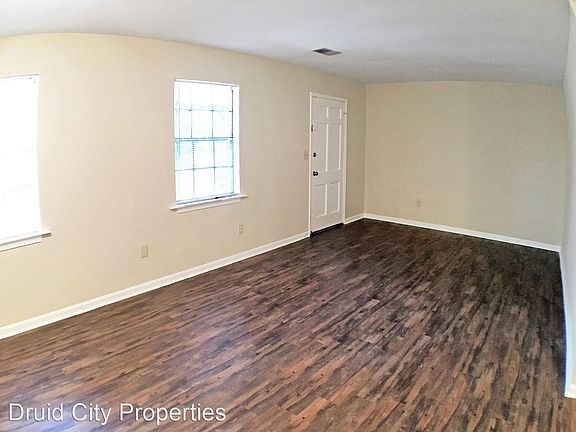 2nd image of 107 39th St E APT 3