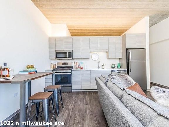 2nd image of 1922 N Milwaukee Ave #315