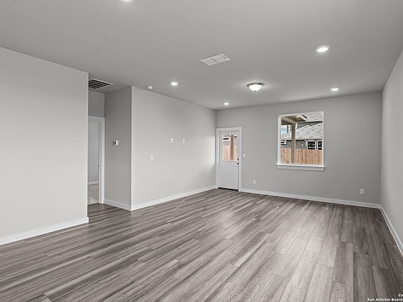 3rd image of 732 Langston Lane