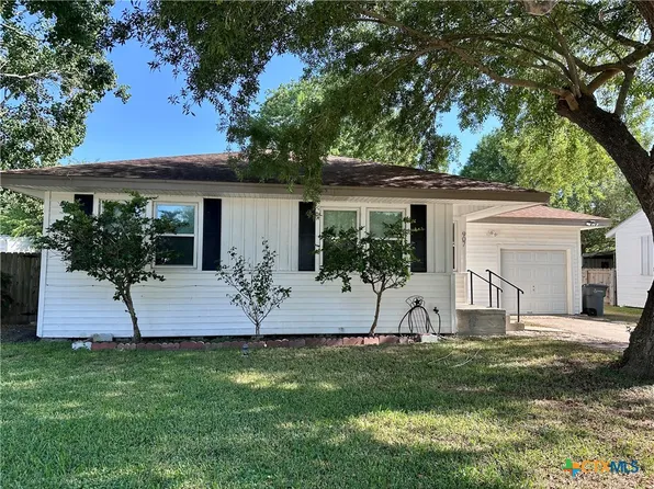 907 E Mistletoe Ave, Victoria, TX 77901