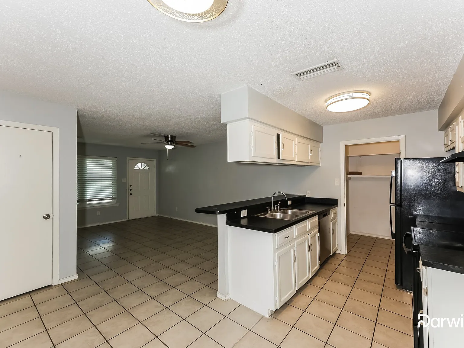 3 bed, 2.0 bath, 1100 sqft, $1,865 — Photo 2