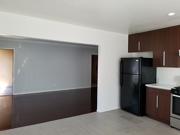 5th image of 1249 N Mansfield Ave APT 5