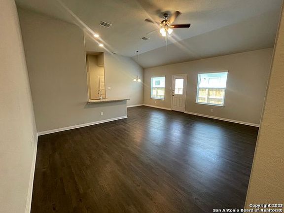 2nd image of 3401 Lindsay Ln