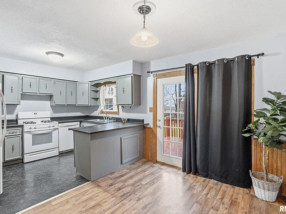 5th image of 338 Benton St