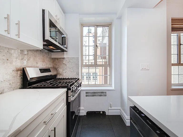 275 Central Park W #7E — Photo 9