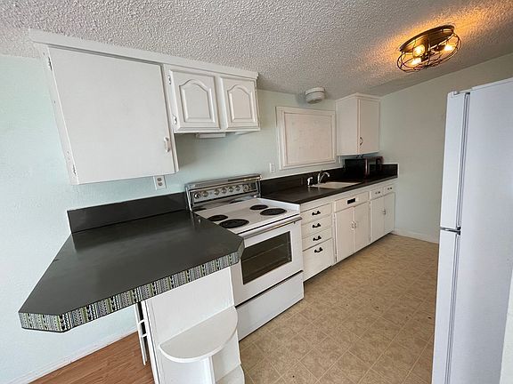 3rd image of 377 SE Ella St #381