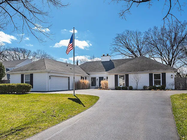 1225 W Deerpath photo 1