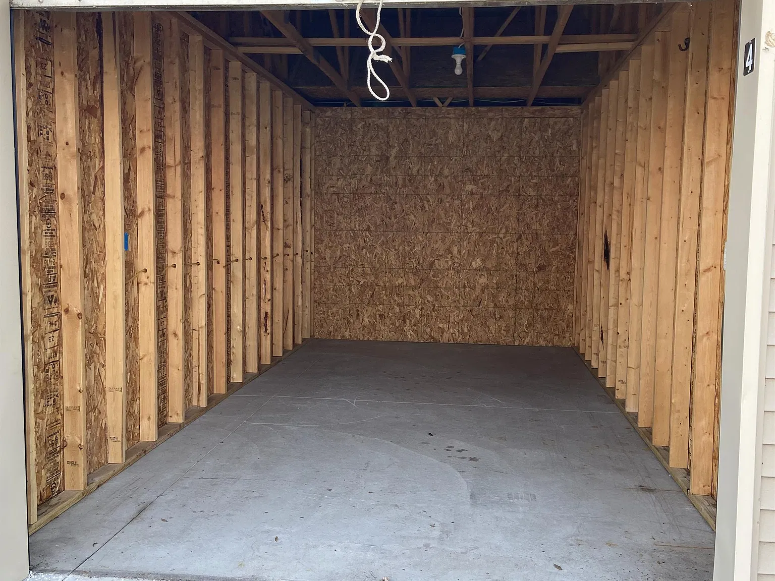 Garages-413 Saint John-Wyandotte — Photo 2