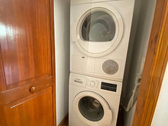 4th image of 64 Bainbridge St #4