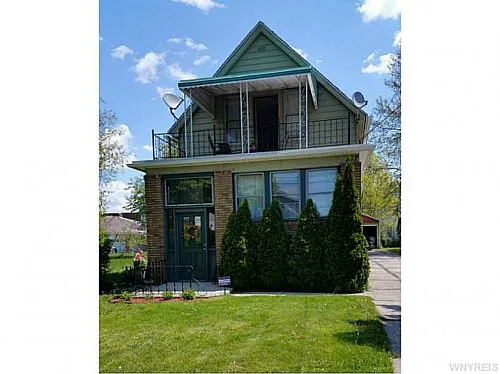 137 Stewart Ave photo 1