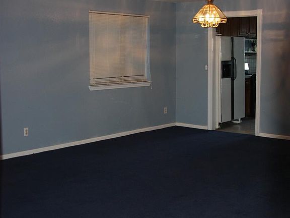 living room/dining room combo