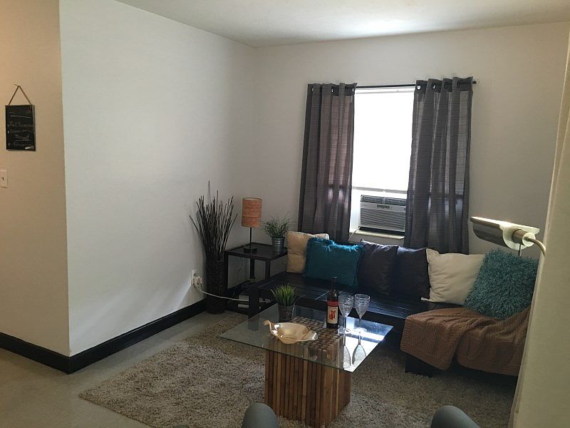 1st image of 863 22nd Ave S