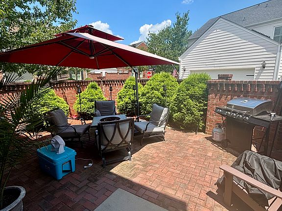 2nd image of 500 Summerfield Pl