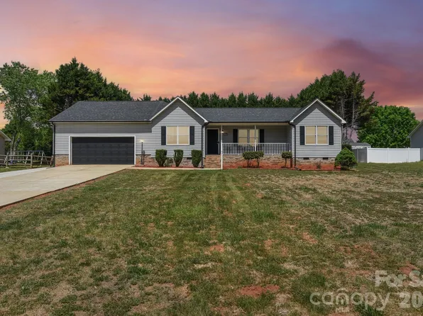 140 Clearview Rd, Statesville, NC 28625