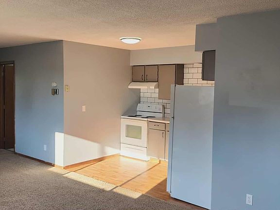 4th image of 102 Lake Ave S APT 4