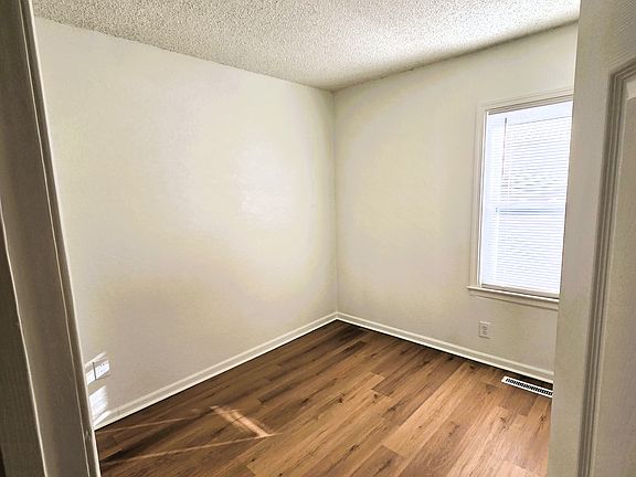 5th image of 2504 S Evanston Ave