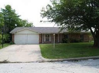 417 Live Oak Dr, Mansfield, TX 76063