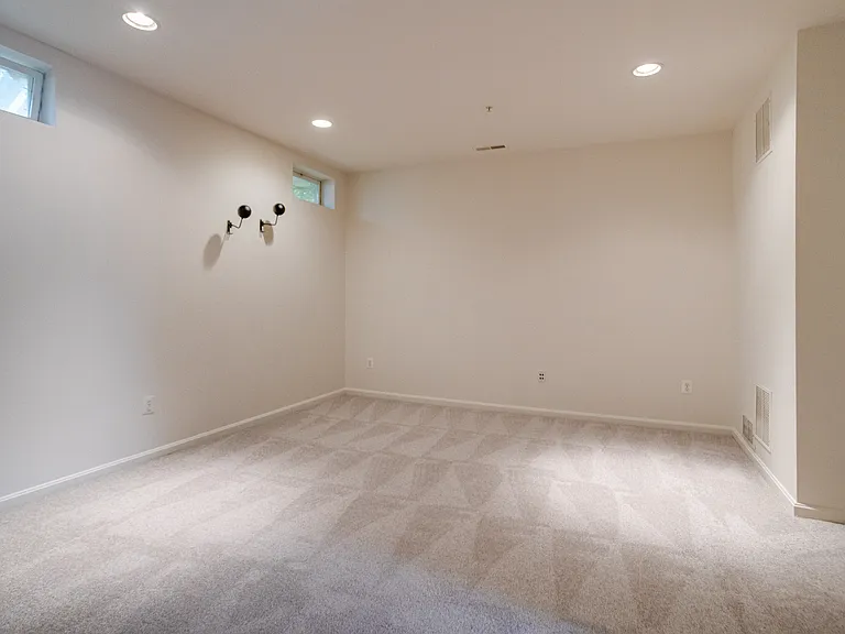 103 Buttonwood Ct — Photo 51