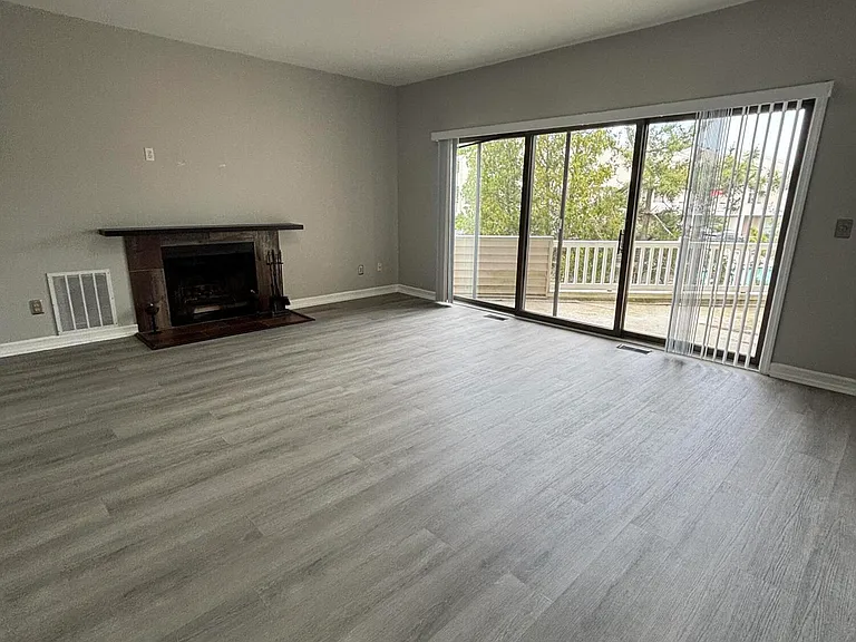 30 Sunset Ave — Photo 4