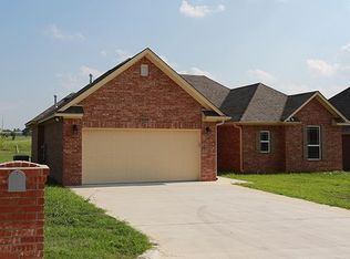 1004 Stone Creek Dr, Ardmore, OK 73401