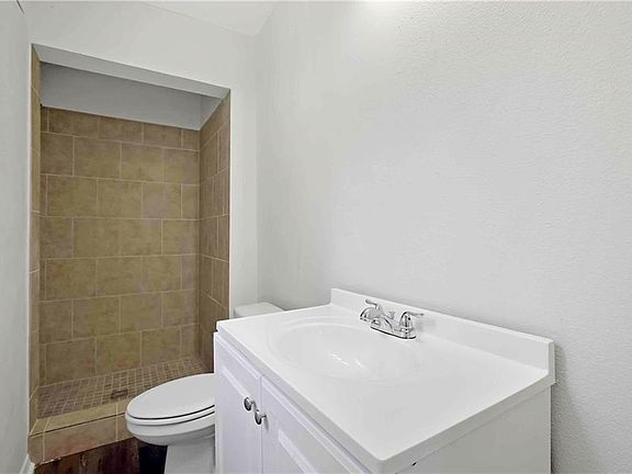 4th image of 2033 Avenue B