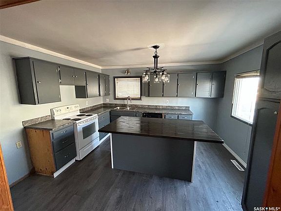 4th image of 211 4th Ave W