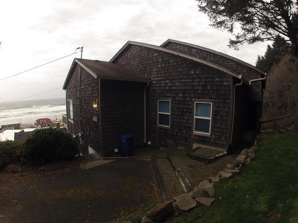 1st image of 1939 NE 72nd St