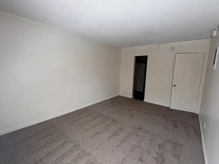 University Terrace Apartments — Photo 54