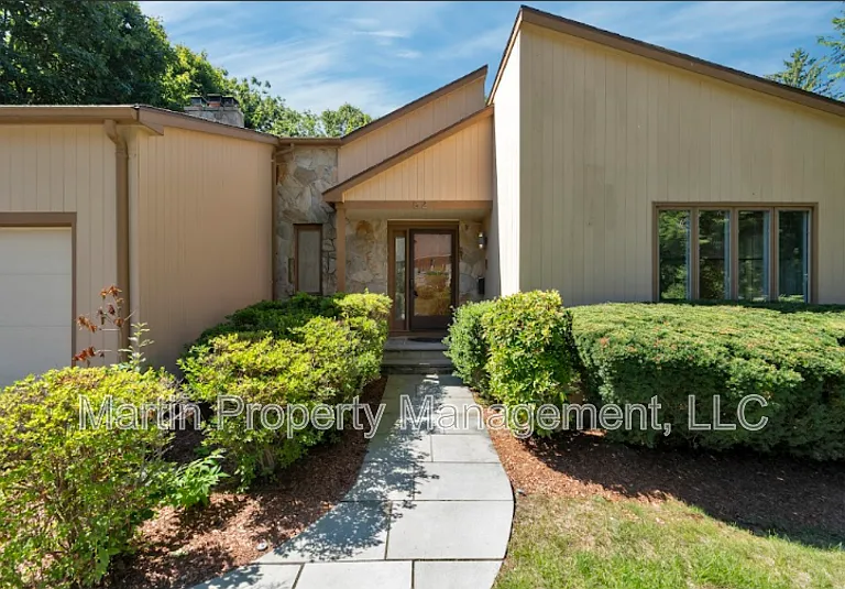 52 Rayburn Rd — Photo 5