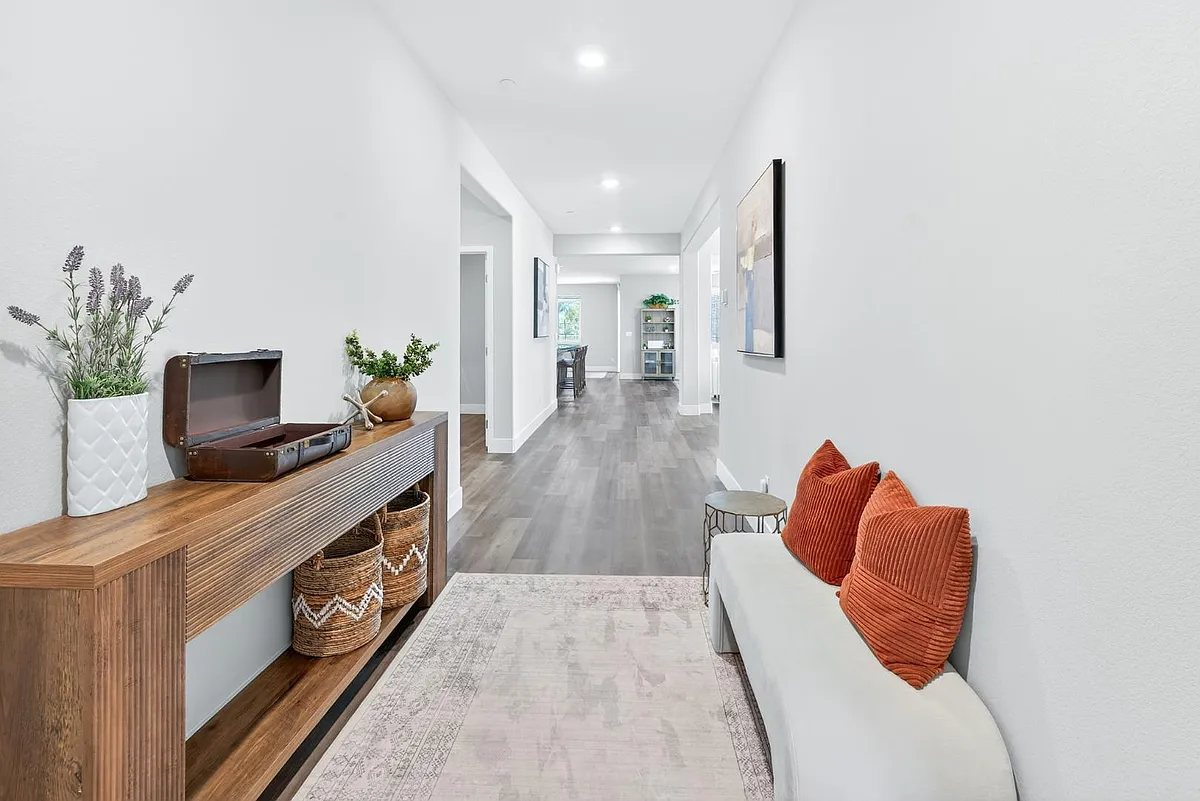 Unit Photo - 1024 Saker Falcon Dr