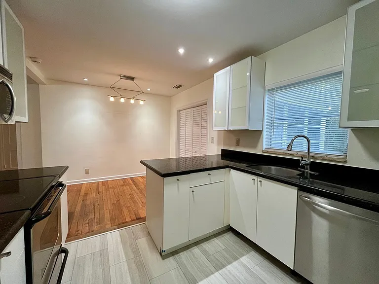 348 Gregory Rd — Photo 4