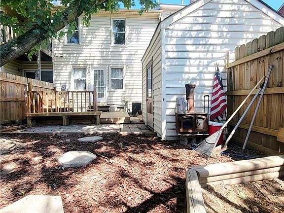 3rd image of 709 Kennesaw Ct