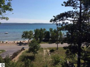 3138 Crystal Dr, Beulah, MI 49617