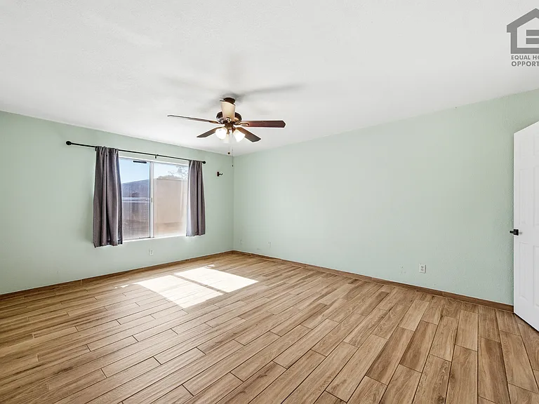 6011 W Townley Ave — Photo 22