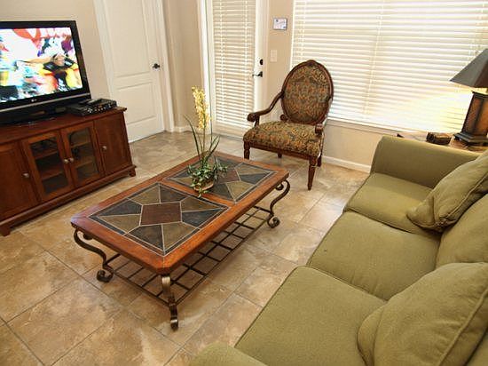 BP4C812CP-Family-Room-with-Flat-Screen-TV