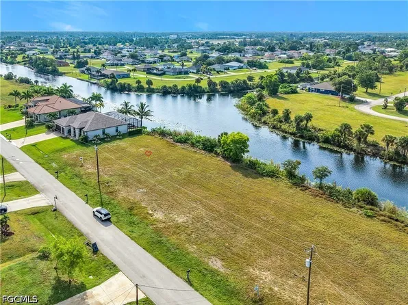 1226 NE 40th St, Cape Coral, FL 33909