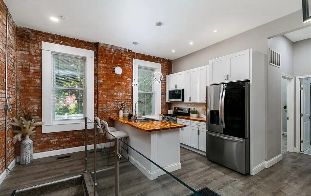 2 bed, 1200 sqft, $1,300 — Photo 4