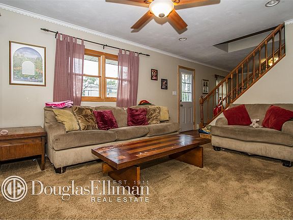 3rd image of 10 Abbey Ln
