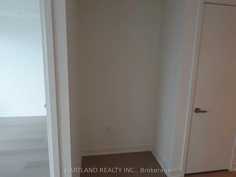 448 Burnhamthorpe Rd W #1801 — Photo 5