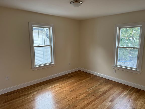 5th image of 25 Stoddard St