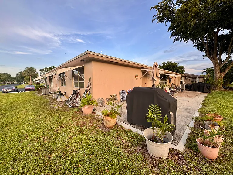 1252 Club Dr W #D — Photo 23