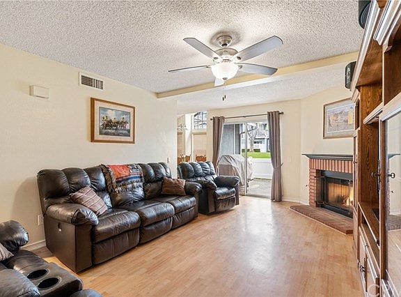 3rd image of 204 N Glendora Ave